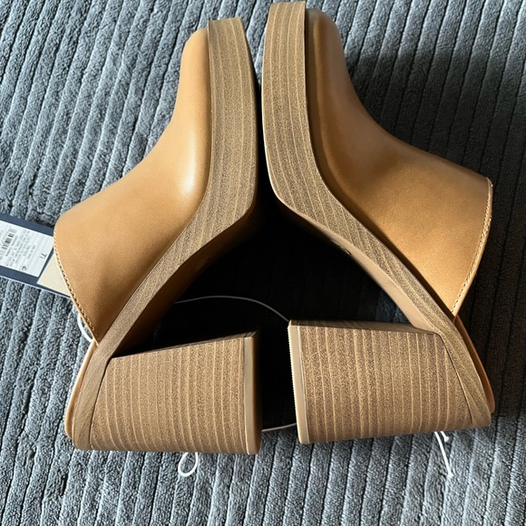 Universal Thread Tan Platform Mules - Picture 4 of 5